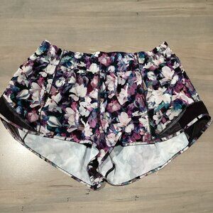Lululemon Hotty Hot Short II- Utopia Multi / Deep Phantom - sz 10